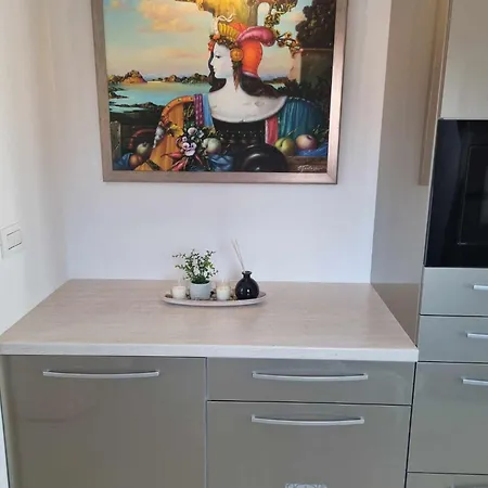 Apartment Bella Bianca , 200m From Square