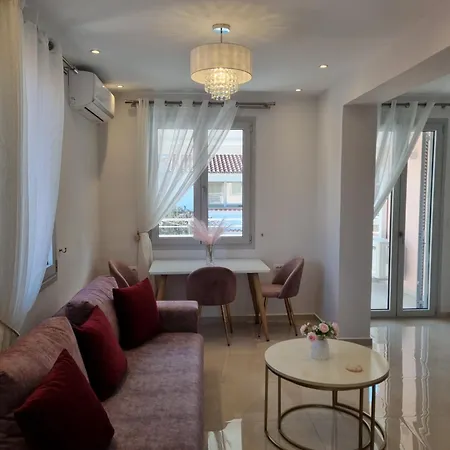 Bella Bianca , 200m From Square Apartment