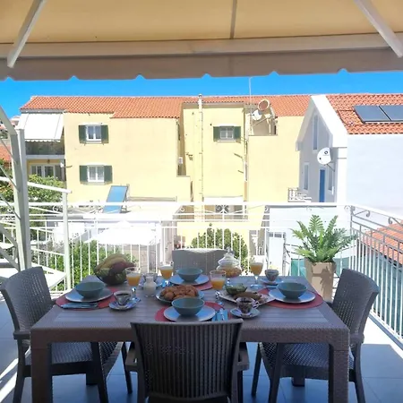Bella Bianca , 200m From Square *