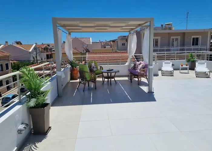 Bella Bianca , 200m From Square Apartment