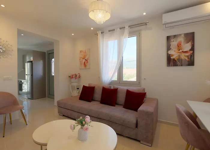 Bella Bianca , 200m From Square