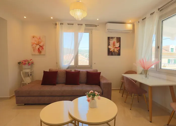 Bella Bianca , 200m From Square Apartament *