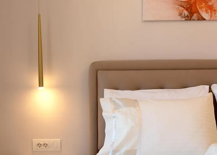 Bella Bianca , 200m From Square Apartament