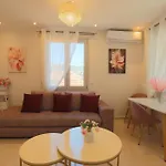 Bella Bianca , 200m From Square Apartamento *
