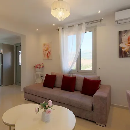 Bella Bianca , 200m From Square