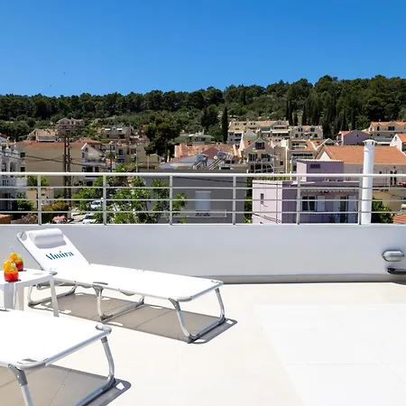 Bella Bianca , 200m From Square Apartmán *