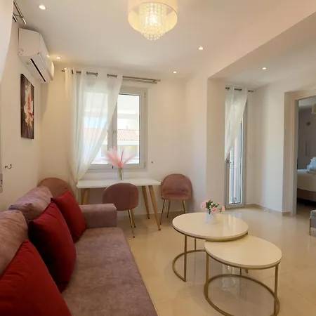 Bella Bianca , 200m From Square Apartmán *