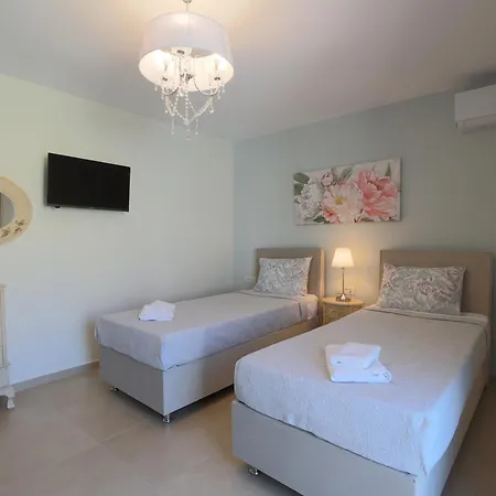 Bella Bianca , 200m From Square Apartmán