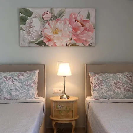 Bella Bianca , 200m From Square Apartmán