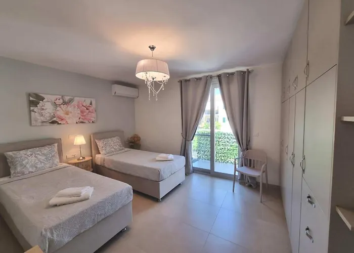 Bella Bianca , 200m From Square