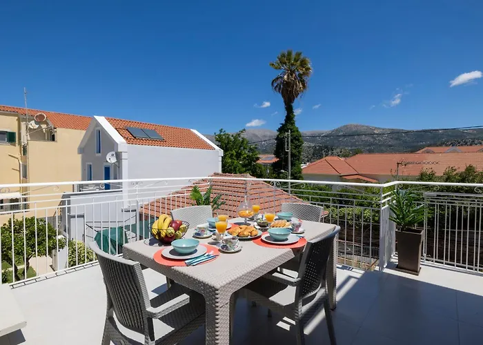 Bella Bianca , 200m From Square *