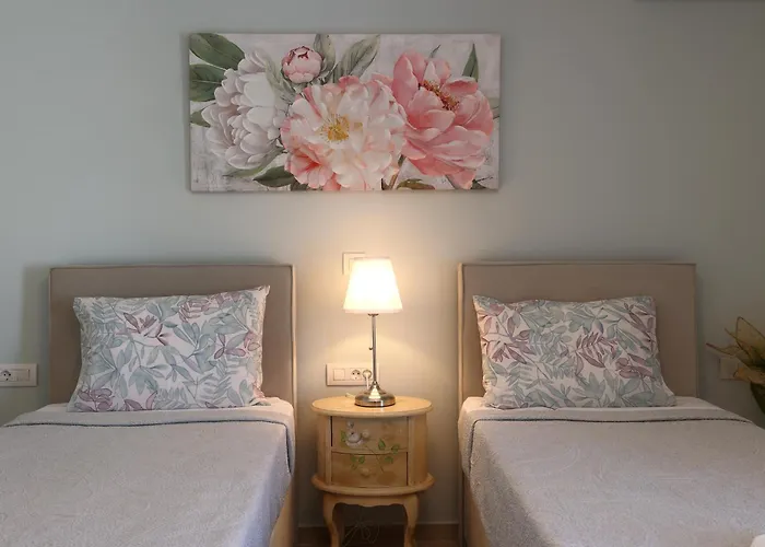 Bella Bianca , 200m From Square Apartment