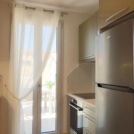 Bella Bianca , 200m From Square * ארגוסטולי
