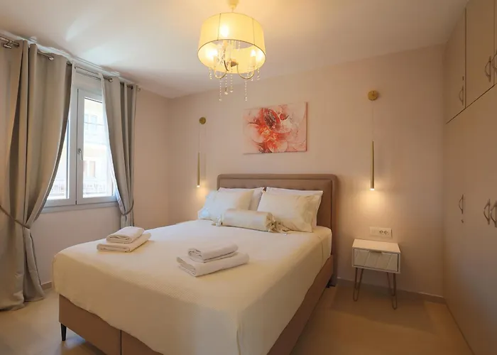 Bella Bianca , 200m From Square